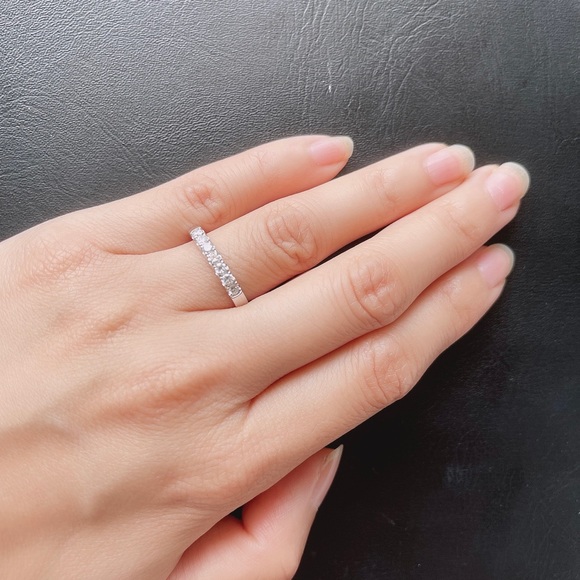 18K Diamond Ring - Picture 8 of 10